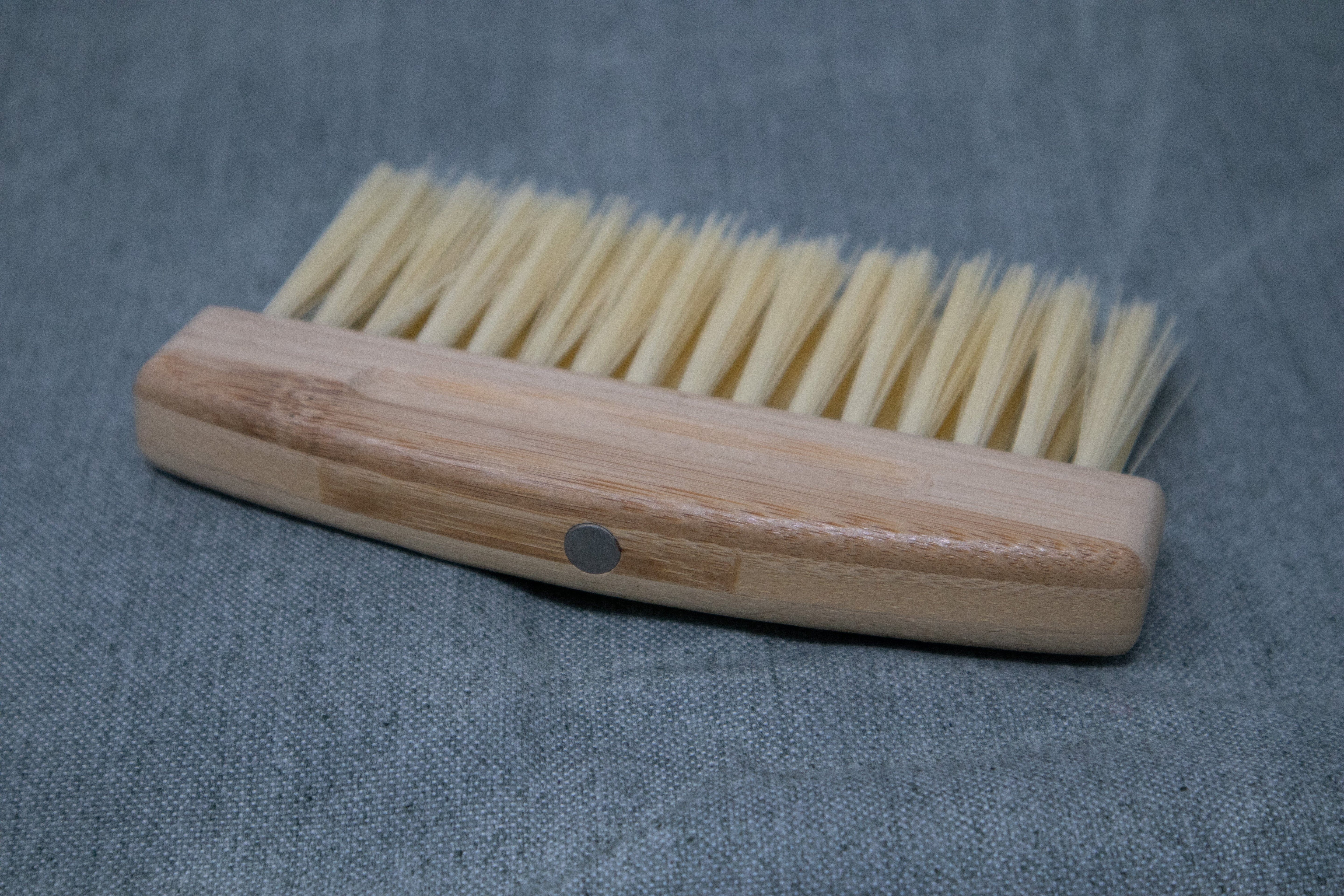 Kiravans SWEEPER Mini Dustpan & Brush with Magnet Kiravans